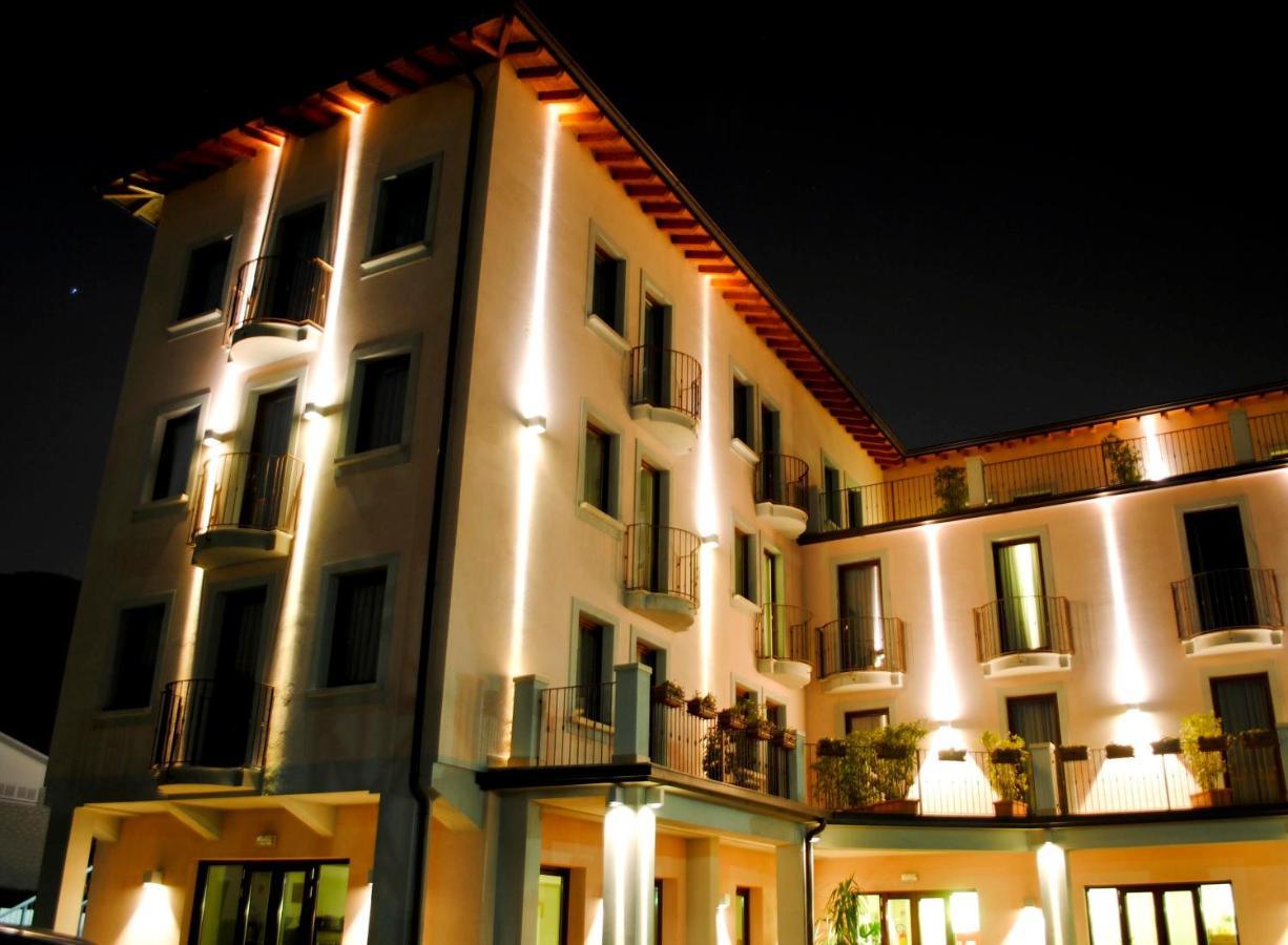 איסאו International Hotel מראה חיצוני תמונה